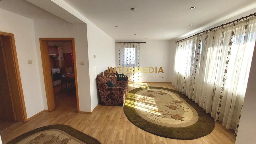 Apartament cu 3 camere decomandat, mobilat în Cetate