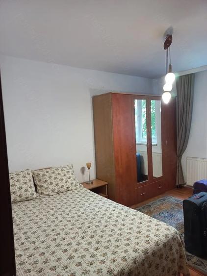 Apartament cu 3 camere semidecomandat în Drumul Taberei