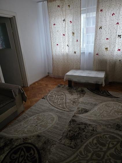 Apartament cu 2 camere semidecomandat, mobilat în Central