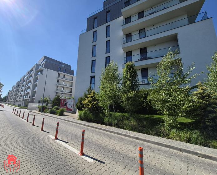 Apartament cu 2 camere semidecomandat, mobilat în Băneasa
