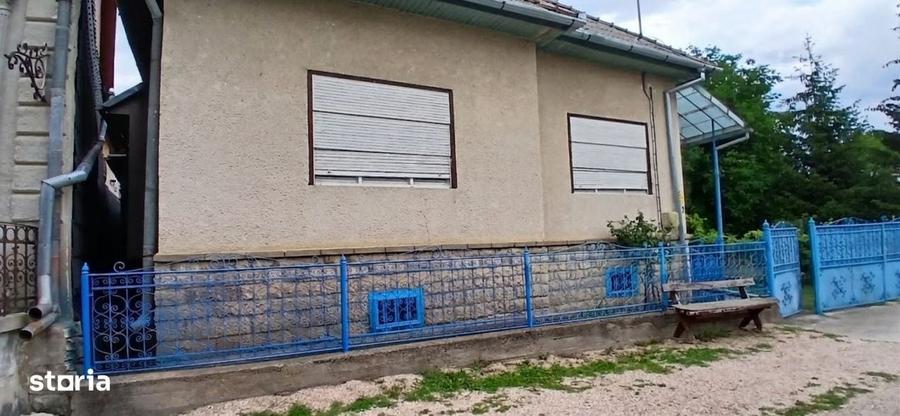 Casă cu 4 camere în Mănăstireni