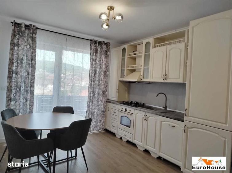 Apartament cu 3 camere, mobilat în Central