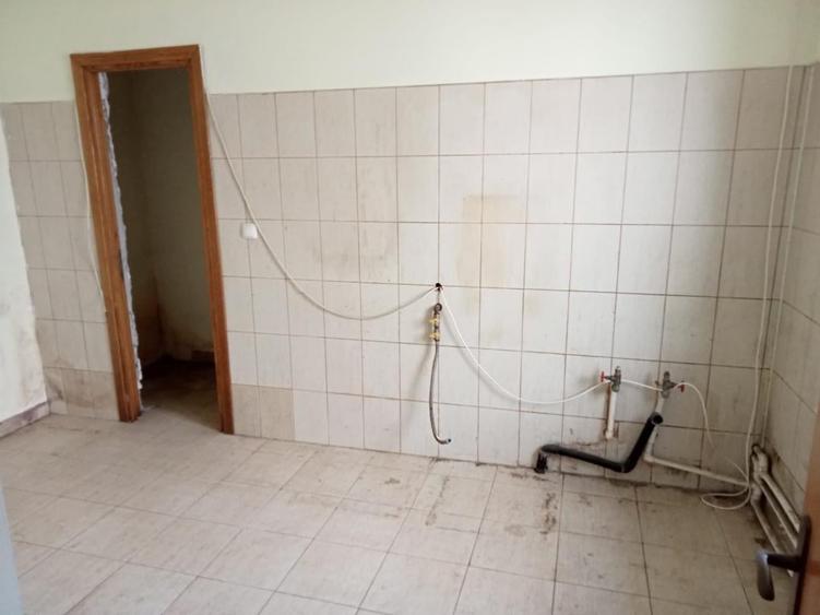 Casă individuală cu 5 camere cu Canalizare în Abator