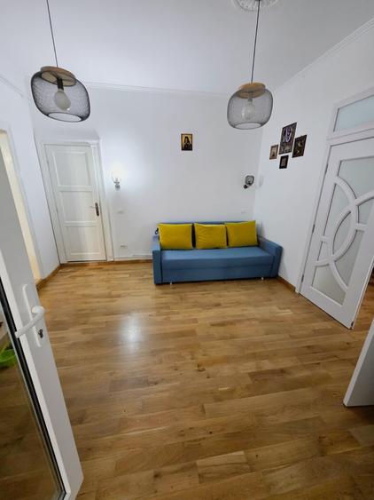 Casă individuală cu 5 camere cu Canalizare în P-ța Muncii