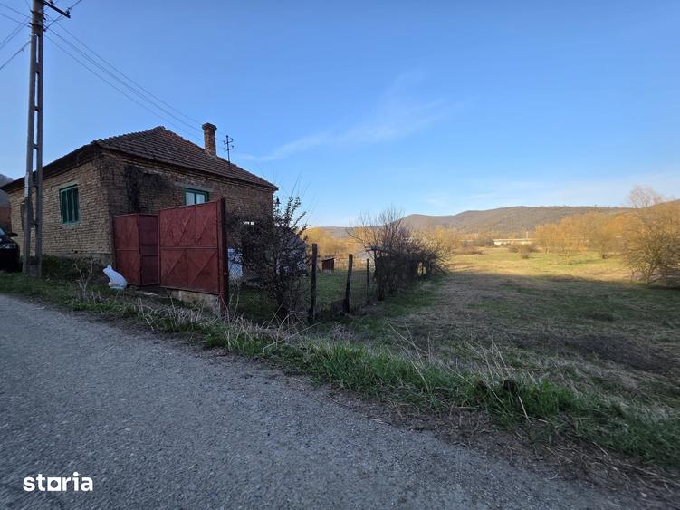 Casă cu 4 camere cu Teren 1887 Mp în Burjuc