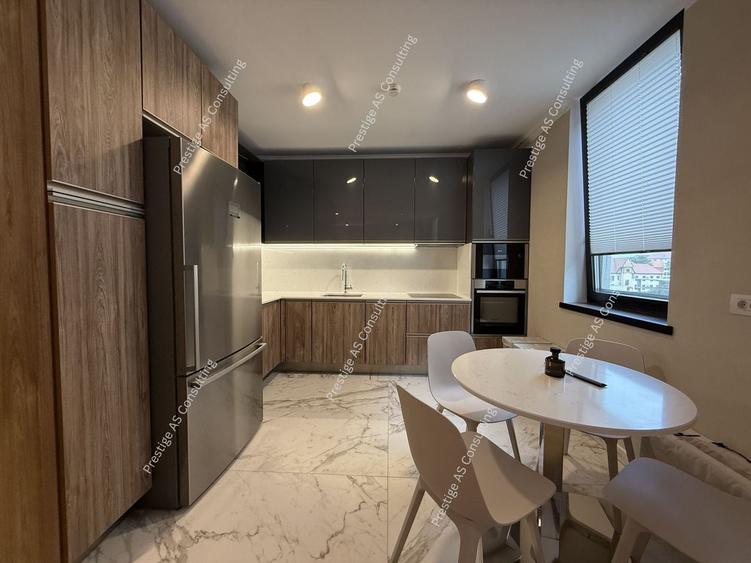 Apartament cu 3 camere semidecomandat, mobilat în Take Ionescu