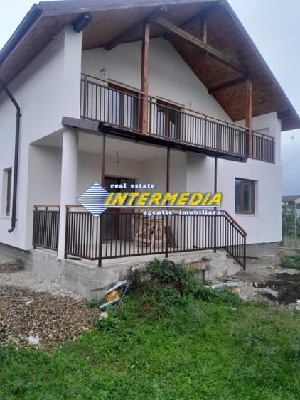Casă individuală cu 4 camere cu Teren 450 Mp în Micești