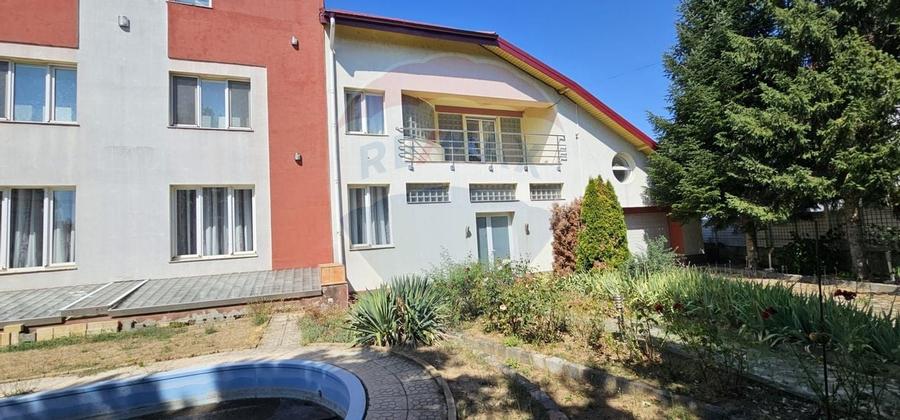 Casă individuală cu 6 camere cu Garaj în Sud-Vest