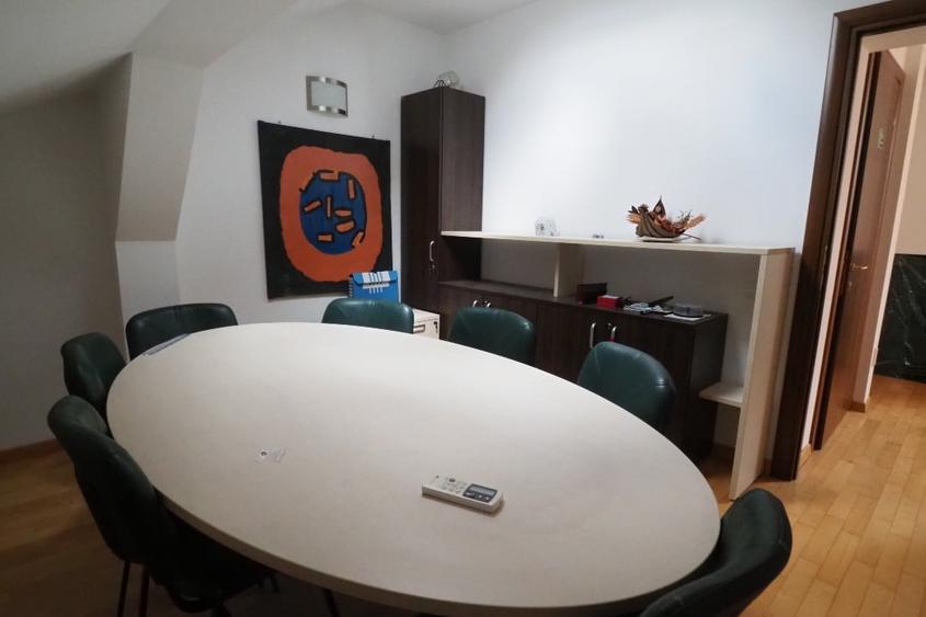 Duplex cu 6 camere cu Canalizare în Central