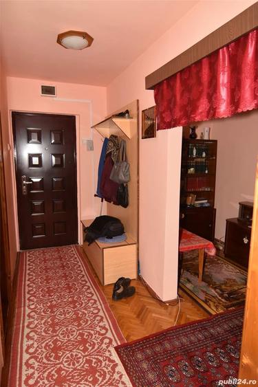 Apartament cu 3 camere decomandat în Buziaș