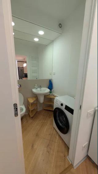 Apartament cu 3 camere semidecomandat în Pipera