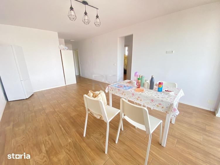 Apartament cu 3 camere semidecomandat în Rahova