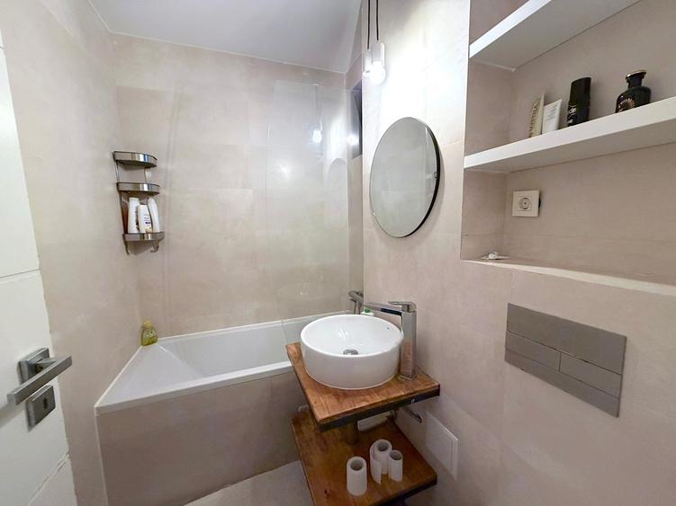 Apartament cu 4 camere decomandat în Titan