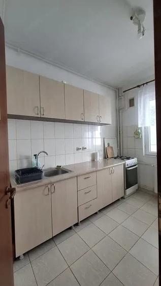 Garsonieră decomandată în Titan