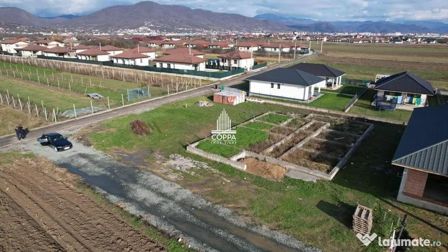 Casă cu 5 camere cu Teren 1300 Mp în Recea