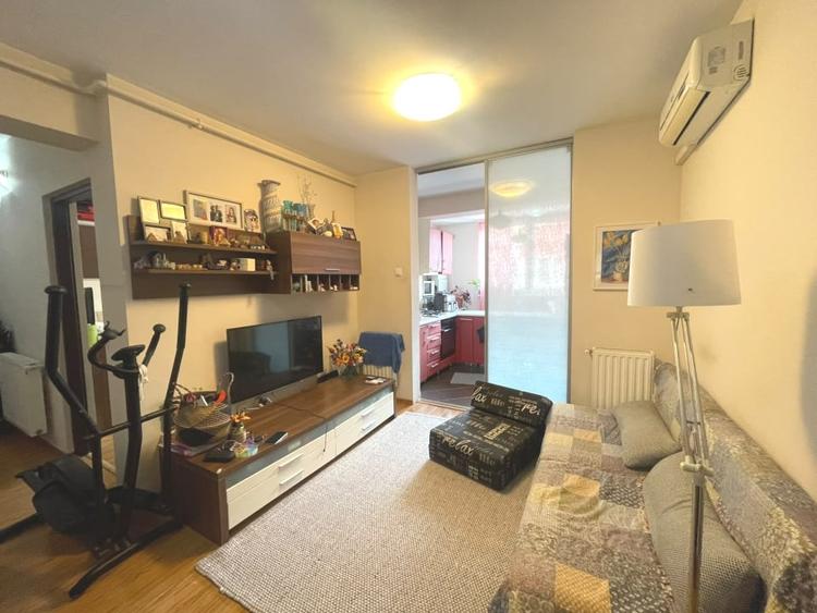 Penthouse cu 3 camere decomandat, mobilat în Central