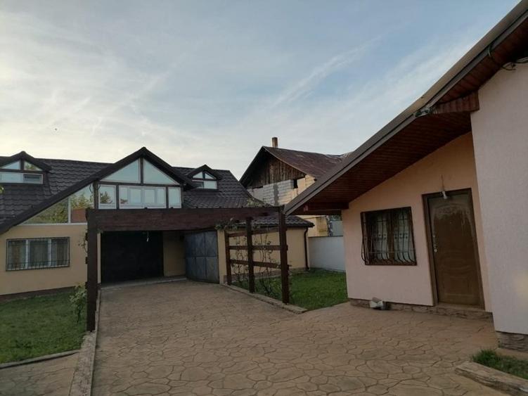Casă individuală cu 5 camere cu Garaj în Vlădeni