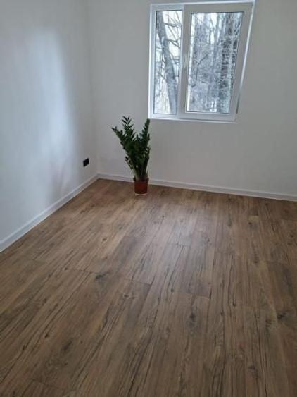 Apartament cu 3 camere semidecomandat în Alexandru Obregia