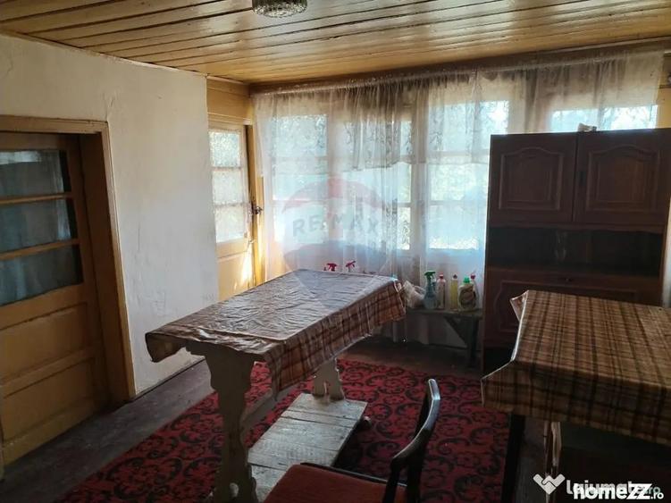Casă cu 4 camere cu Teren 3370 Mp în Central