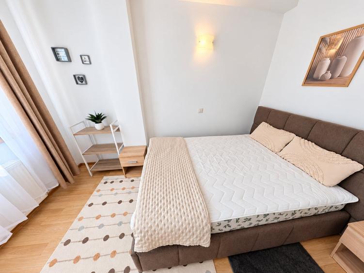 Apartament cu 3 camere decomandat, mobilat în Central