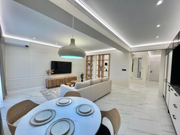 Apartament cu 3 camere decomandat în Băneasa