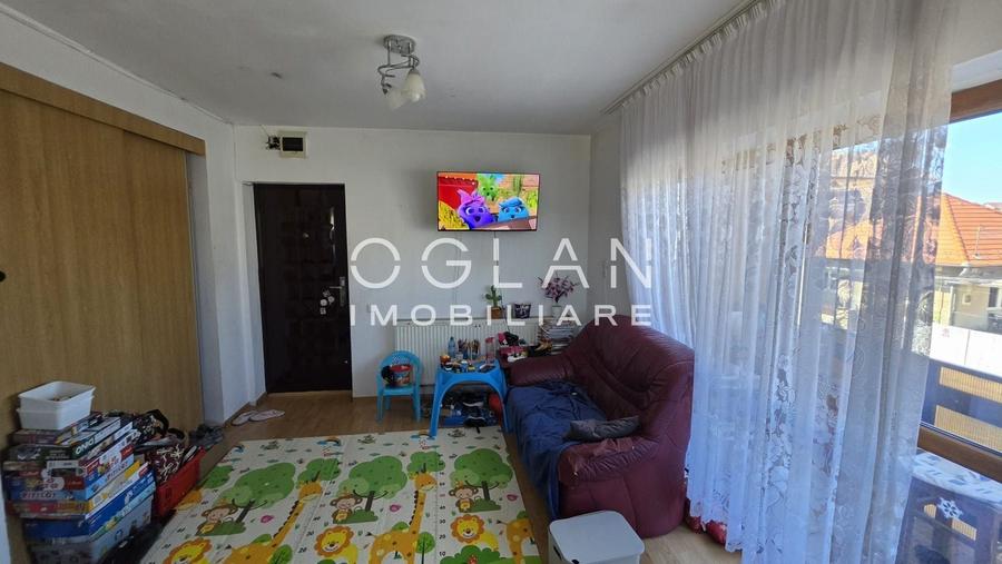 Apartament cu 3 camere decomandat, mobilat în Cedonia