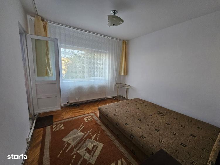 De vanzare apartament cu 2 camere, decomandat, Crisului, etaj 3 - 3