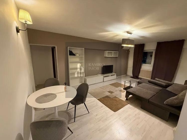 Apartament cu 3 camere semidecomandat, mobilat în Alexandru Obregia