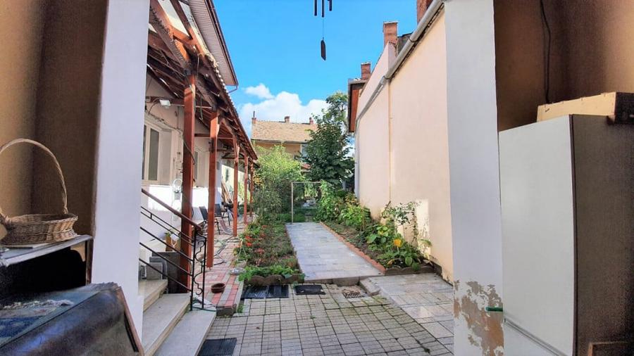 Apartament cu 2 camere semidecomandat în Central — fotografia 1