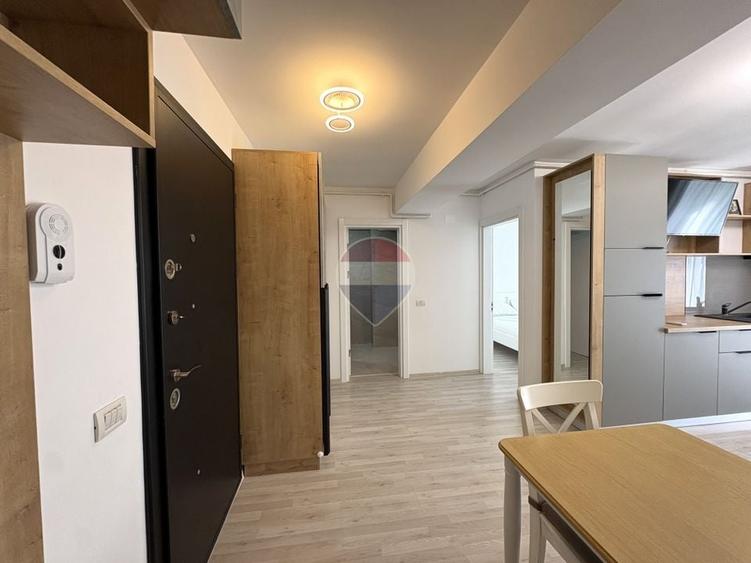 Apartament cu 2 camere semidecomandat, mobilat în Central
