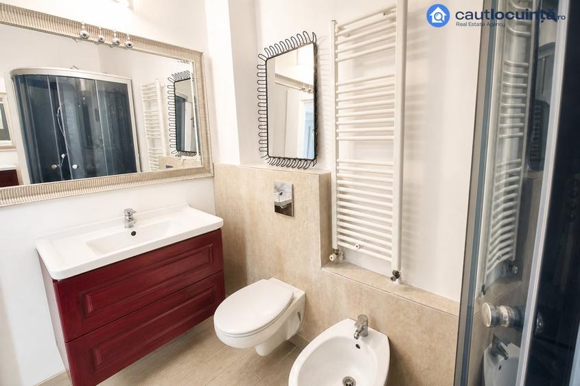 Casă individuală cu 7 camere cu Canalizare în Ultracentral