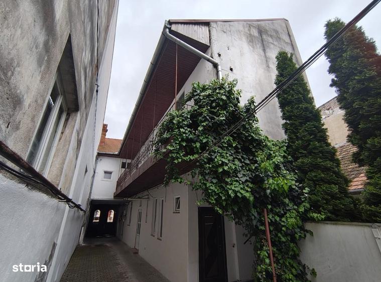 Apartament cu 4 camere semidecomandat în Central