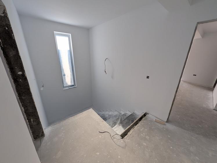 Casă individuală cu 5 camere cu Canalizare în Tunari