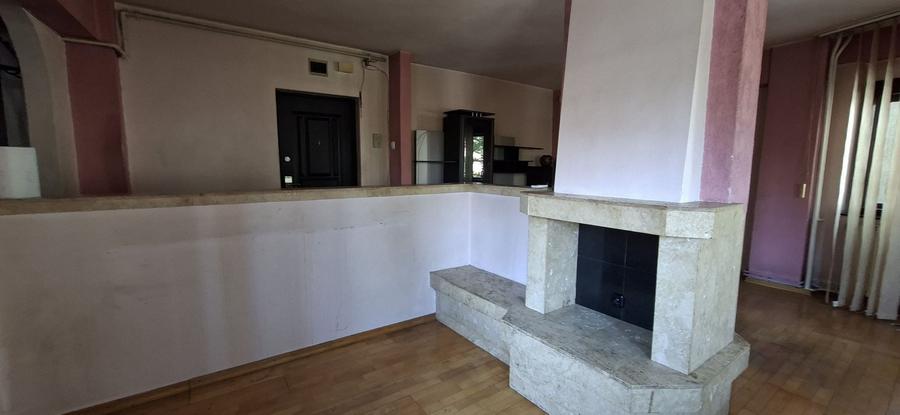 Apartament cu 3 camere semidecomandat, mobilat în Dorobanților