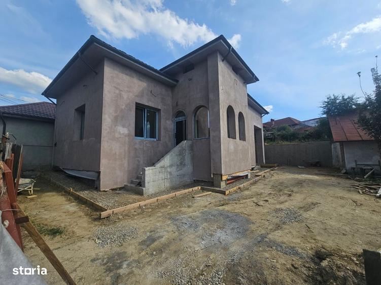 Casă cu 4 camere în Curtea de Argeș