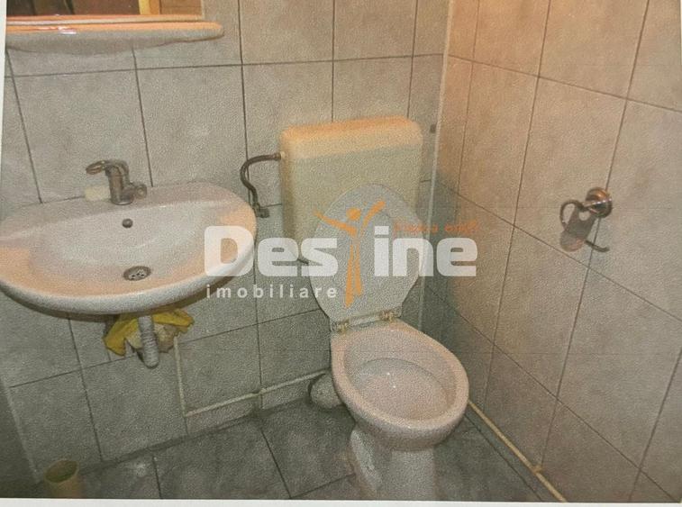 Apartament cu 3 camere decomandat în Calea București