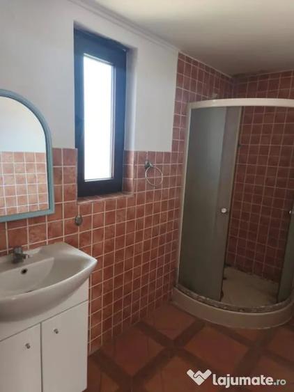 Casă cu 5 camere cu Teren 1600 Mp în Central
