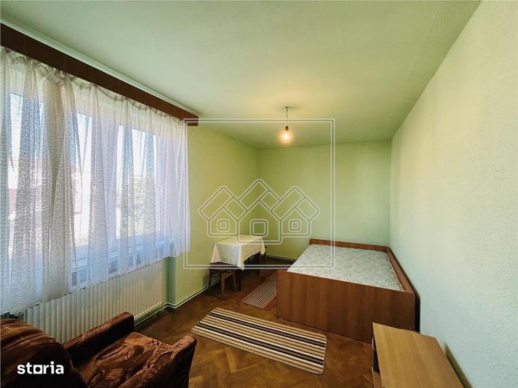Apartament cu 2 camere decomandat în Valea Aurie