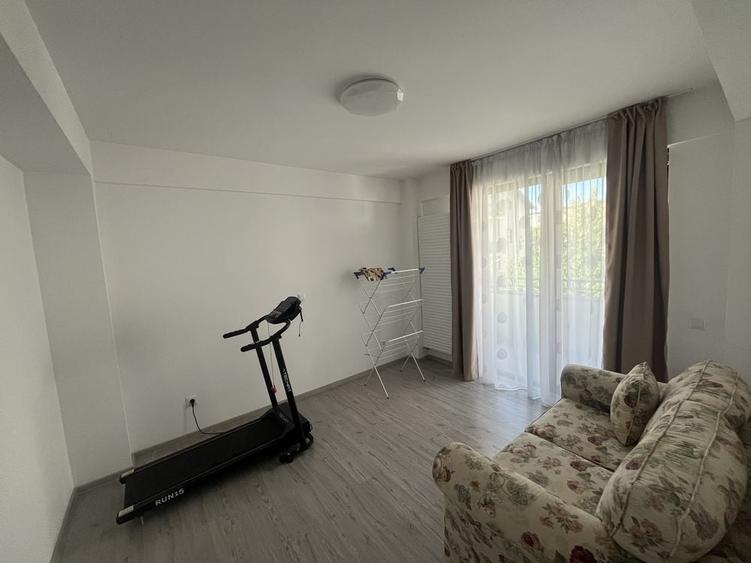 Apartament cu 3 camere decomandat în Exterior Vest