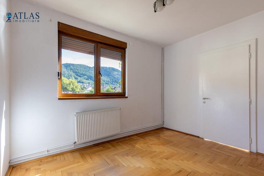 Casă individuală cu 7 camere cu Teren 400 Mp în Centrul Istoric