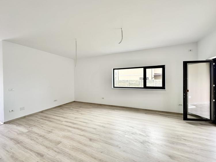 Duplex cu 5 camere cu Canalizare în Moșnița Nouă