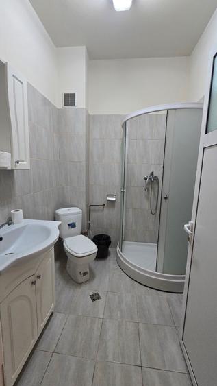 Casă individuală cu 10 camere cu Canalizare în Central