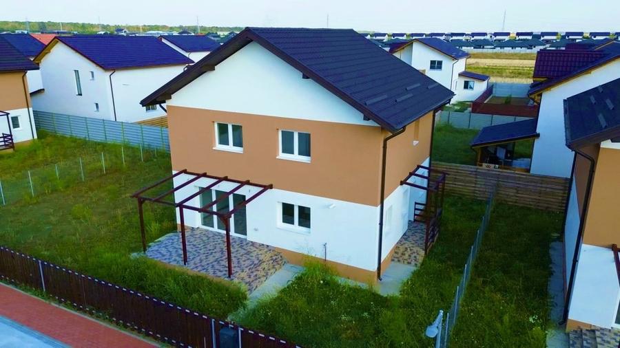 Casă individuală cu 4 camere cu Teren 250 Mp în Periferie