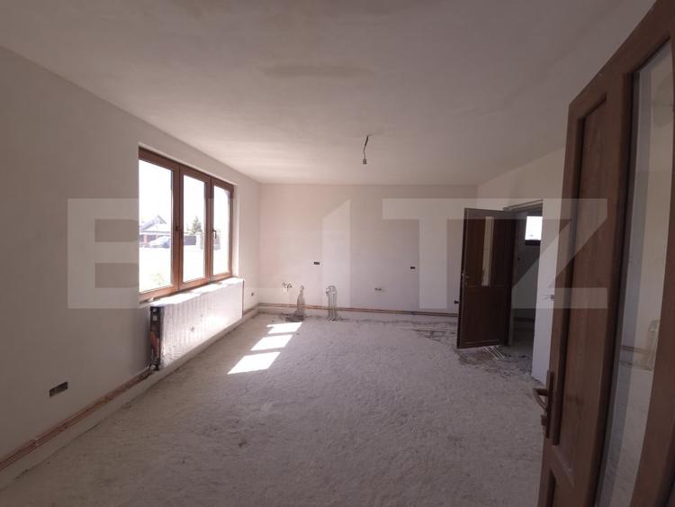 Casă individuală cu 5 camere cu Canalizare în Lazuri