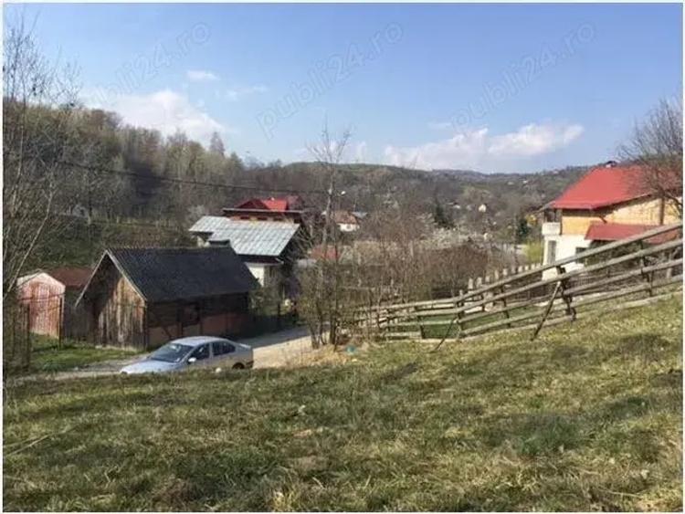 Teren de 2380 mp, în Central