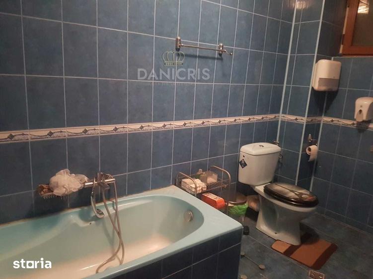 Casă cu 10 camere cu Teren 260 Mp în Coiciu