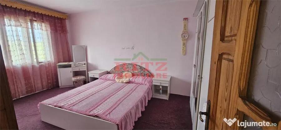 Casă cu 7 camere cu Teren 1756 Mp în Caracal