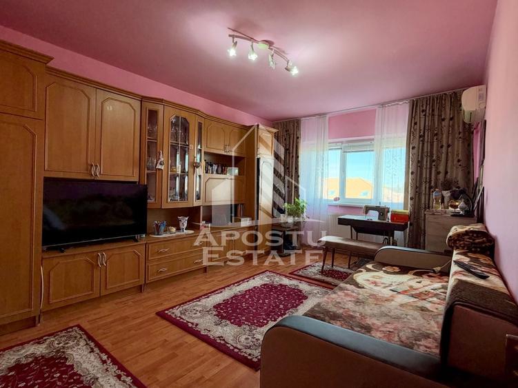 Apartament cu 3 camere decomandat, mobilat în Girocului