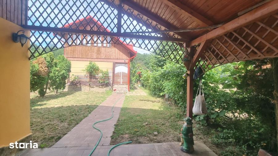 Casă cu 4 camere cu Teren 1079 Mp în Hidiș