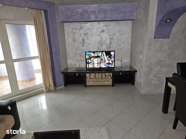 Apartament cu 3 camere decomandat în Calea București